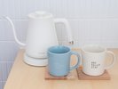 客室に電気ケトルとコーヒー・紅茶をご用意してます。
