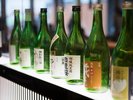 バーでは、鳥取に酒造のある日本酒を数多く取り揃えています。
