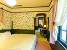 ���������̃_�C�j���O�ƃ��r���O���[���E�x�b�h���[���� 3�����ɕ����ꂽ40���ẴG�O�[�N�e�B�u���[��
