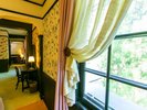���������̃_�C�j���O�ƃ��r���O���[���E�x�b�h���[���� 3�����ɕ����ꂽ40���ẴG�O�[�N�e�B�u���[��