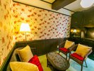 ���������̃_�C�j���O�ƃ��r���O���[���E�x�b�h���[���� 3�����ɕ����ꂽ40���ẴG�O�[�N�e�B�u���[��