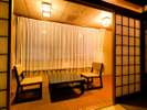 奈良の町をたくさん歩かれた後は、明かりを少し落として、お部屋でリラックスの時間を♪
