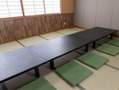 団体様・お子様連れのお客様には空きがございましたら畳の個室スペースをご案内させていただきます。