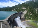 ホテル周辺の景観/立山黒部アルペンルート黒部ダム放水(6月中旬〜10月)