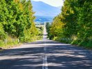 【パノラマロード江花】富良野八景の一つ。まっすぐ下る道路(約5km)が魅力