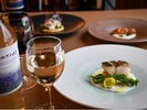 オリジナル創作料理コースには、ふらのワインを合わせて。