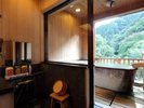 【露天風呂付き客室】源泉掛け流しの贅沢をお部屋でも。