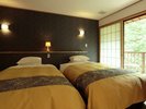 【ベッドのあるお部屋】シモンズ製セミダブルベッド2台のツインルーム+10畳和室+4.5畳和室