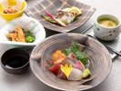季節のお造りや小鉢