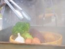 湯けむりの中から登場!アツアツ地獄蒸し完成♪