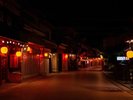 夜の表参道商店街の提灯