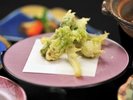 山菜の天ぷら 揚げたてをどうぞ