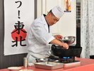 蔵王出身の料理長が目の前で天ぷらを調理します