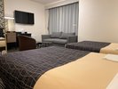 19階エグゼクティブツイン客室の一例です。トリプルでのご利用時はエキストラベッドをご用意します。