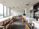 4階ロビーにあるカフェです。おいしいコーヒーと軽食をご提供しております。