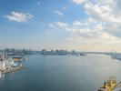 東京湾とレインボーブリッジです。