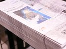 ロビーに無料新聞を設置。ご自由にお持ちください。