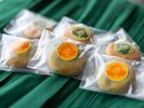 �y���X�z�w�o�i�i�Q���x�o�i�i�t�@�[�����̃o�i�i�̗t��������荞�񂾉h�{���̍������\���B