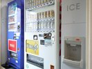 3F自販機コーナーソフトドリンク、アルコール、アイスディスペンサー、電子レンジがあります。