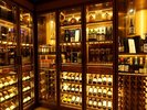 お部屋のタイプ、宿泊プランによって、ワインセラーのお酒が無料でお楽しみいただけます。