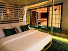客室名:《浜万年青》温泉に入りながら、日の出や美しい夜景をお楽しみいただけます。