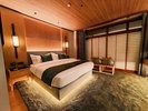 客室名:《楠》温泉に入りながら、日の出や美しい夜景をお楽しみいただけます。