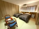 松ぼっくりの間(コンパクトツイン)2025年にフルリノベーションした、ツインベッドのお部屋です。
