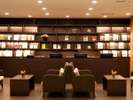 【Library ライブラリー】+お部屋にもお持ちいただけます。フロントにお申し付けください+