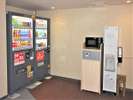 2階湯上り処横には自動販売機、電子レンジ、製氷機があります。