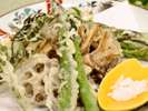 魚沼の地野菜をふんだんに使用した天ぷらです。