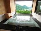 銀嶺客室　眺望温泉風呂最高の温泉と眺望をお楽しみください。