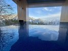 男性浴場露天風呂 遠く三国連峰を望む素晴らしい眺望です。