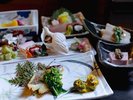 季節の食材を使った料理長自慢の創作会席