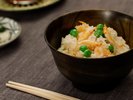 【〆のお食事】駿河湾釜揚げ桜海老と翡翠豆の炊き込みご飯<献立一例>