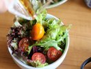 自然豊かな土地の野菜を中心に朝の目覚めに嬉しいサラダ