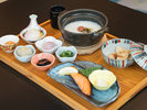 【ご朝食:お粥】和食メニューと同様に、焼き魚・日替わり卵料理もございます。