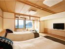 むつ湾を一望できる、堀こたつのあるゆったりとしたお部屋ですベッドはシモンズ社製