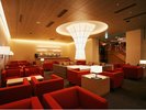 ラウンジ「茜」夜はアルコールやソフトドリンク、おつまみも自由に楽しめるフリーフロータイムに