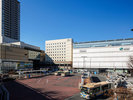 JR鶴見駅東口より徒歩1分。横浜、桜木町、東京都内にも好アクセスです。
