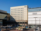JR鶴見駅東口より徒歩1分。横浜、桜木町、東京都内にも好アクセスです。