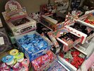 温泉内の駄菓子屋さんでレトロ体験!