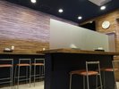 朝食場所はロビーのカフェテリアです。ウェルカムコーヒーもこちらでご提供しております。