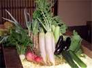 新鮮な泥付野菜を仕入れ、素材の旨味を引き出すように調理、小さい宿ならではのおもてなし