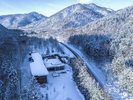 【外観】原生林が残る森の中