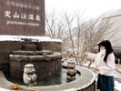 定山渓温泉街には手湯や足湯が点在。シンボルのかっぱ像も
