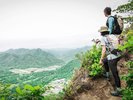 手軽な登山コースが人気の八剣山。麓には果樹園など観光スポットも