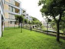 屋外にご宿泊者様専用のガーデン(ミニドッグラン)を備えたお部屋です