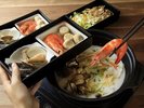 お好きなタイミングで仕上げて味わう、お部屋だからこそ叶う自由な夕食スタイルです。(一例)