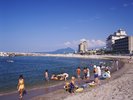 【皆生温泉海遊ビーチ】大山を望む絶景のビーチ/写真提供:鳥取県