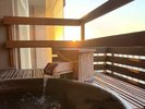 【夏】夕焼け時の客室露天